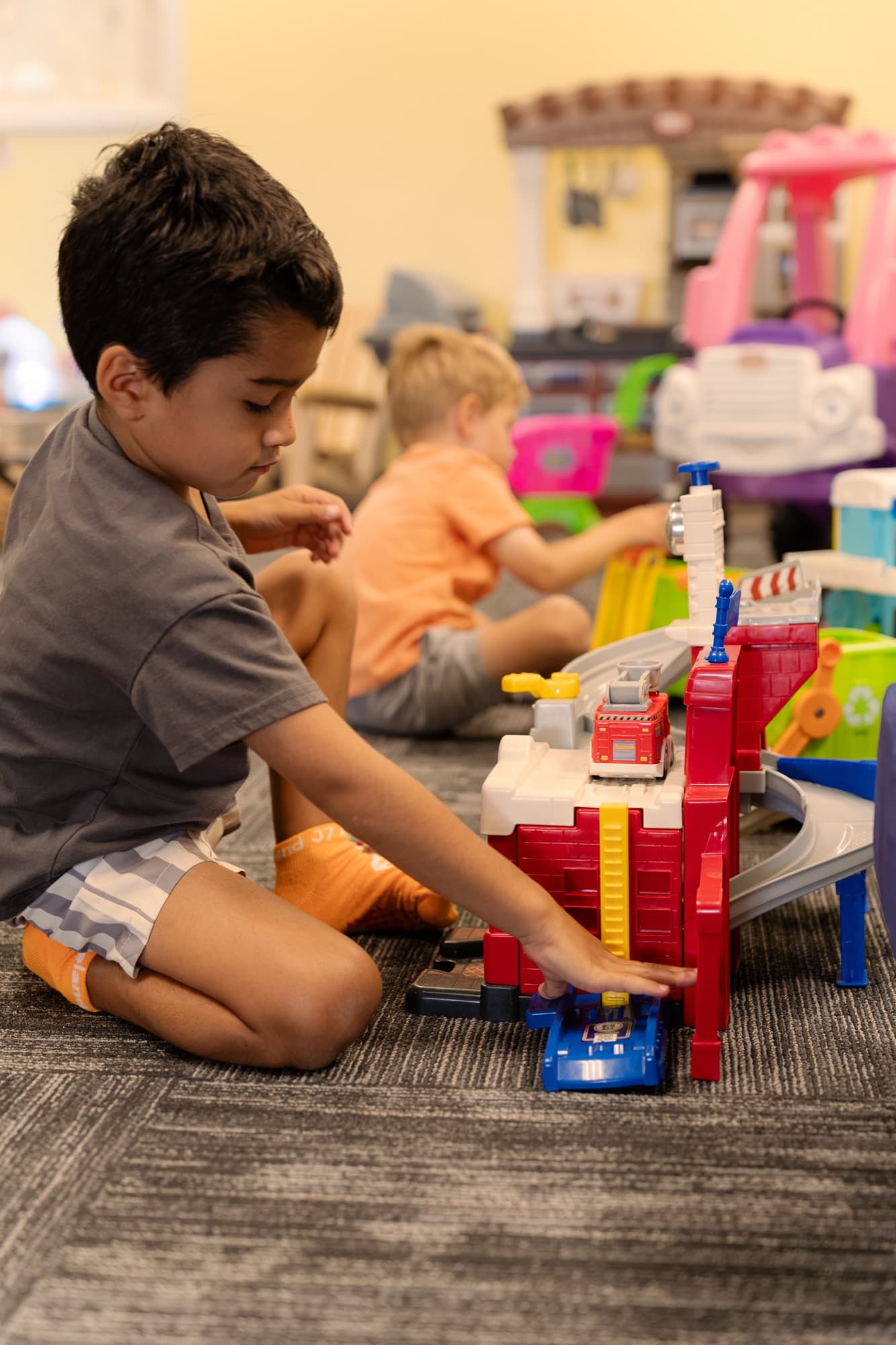 Busy Bees play center photo 1