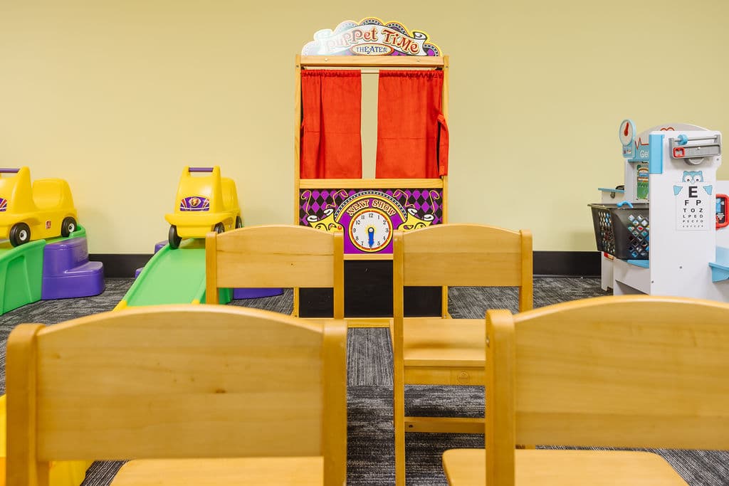 Busy Bees play center photo 12